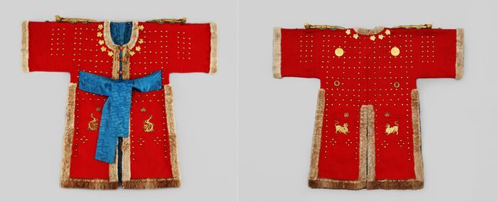 갑옷 앞뒤 모습