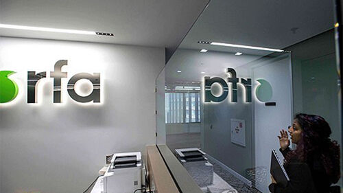 트럼프가 없애려는 자유아시아방송, 재정난에 결국 뉴스 중단