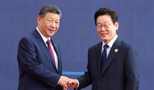 이 대통령, APEC 정상회의장에서 시진핑 첫 대면