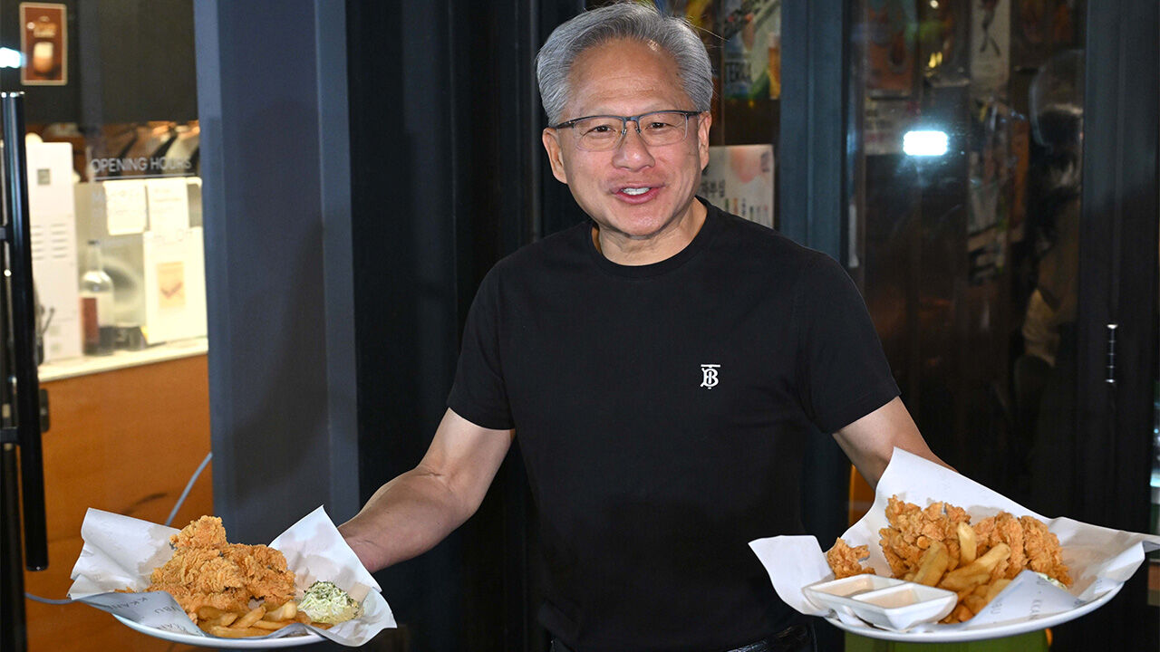 "세계 최고" 젠슨 황 덕분에 화제…전세계서 'K치킨·소맥' 관심