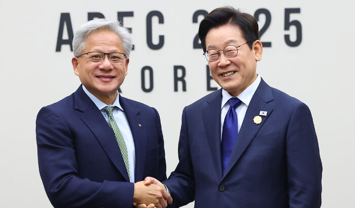 이 대통령, 젠슨 황에 "한국에 대한 엔비디아 투자, 전폭 지원할 것"