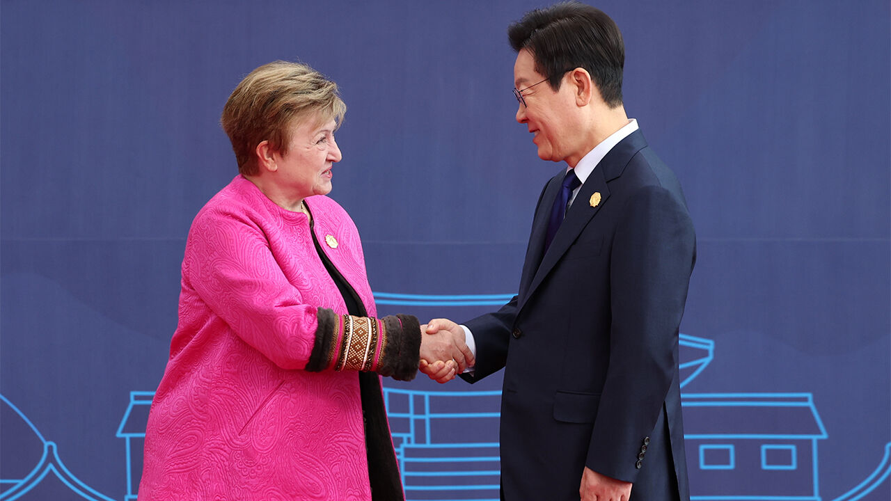 이 대통령, IMF 총재 접견…"한국경제 빠르게 회복되고 있어"