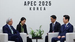 [속보] 이 대통령 "한국 AI 글로벌 강국 되는 길에 엔비디아 역할 당부"