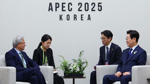 이 대통령, 젠슨 황에 "한국에 대한 엔비디아 투자, 전폭 지원할 것"