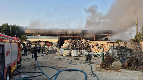 광주 창고 화재 6시간 만 진화…김치축제 조기 종료