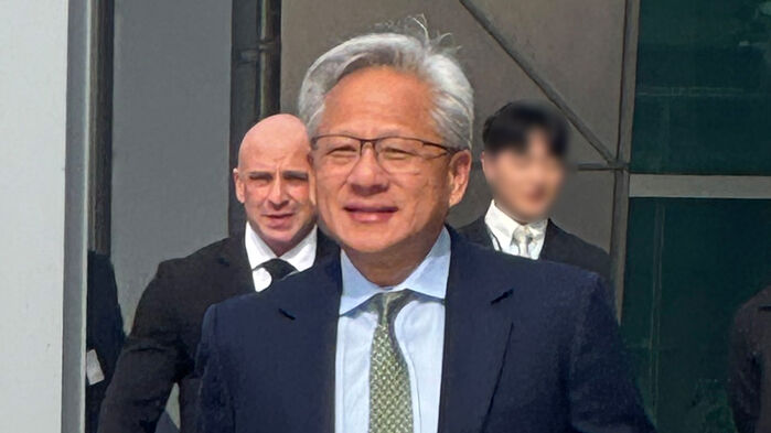 [속보] 젠슨 황, 다음 행선지 영국 루턴공항…전용기로 출국 예정