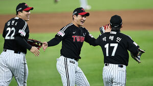 프로야구 LG, 한화에 4승 1패로 우승…2년 만에 패권 탈환