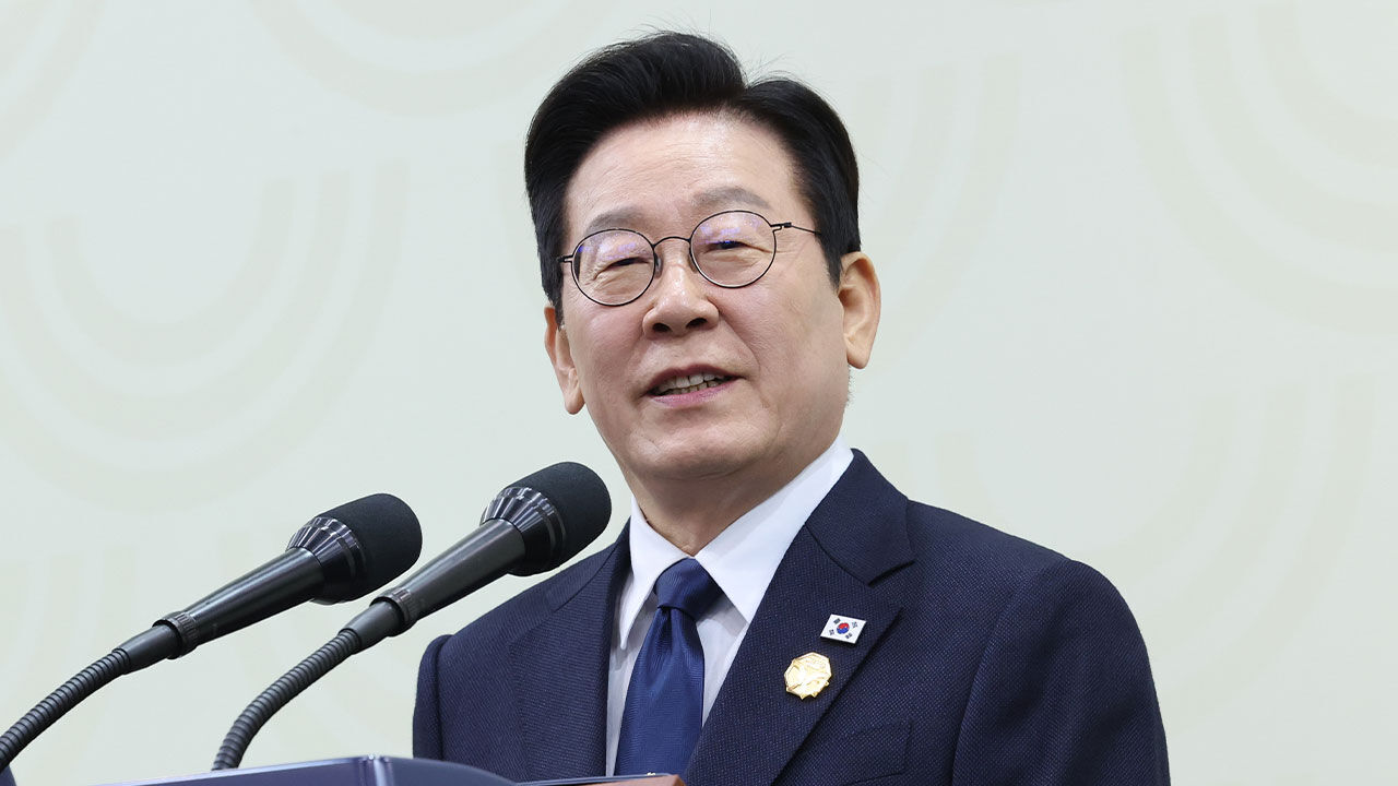 이 대통령 "한중관계, 완전 회복됐다 보기 어려워…경제 협력 중요"