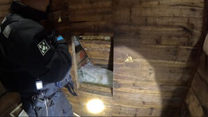 중국 어선 수상한 비밀창고 발칵…'수천kg 와르르' 정체