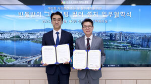 성수동 연무장길 빗물받이 쓰레기 유입 막는다…성동구-KT&G 협력