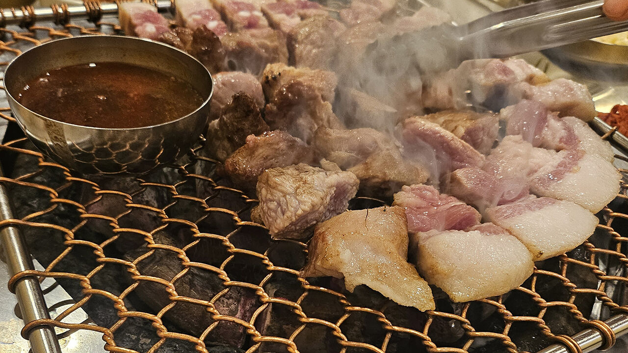 한국-싱가포르 정상회담 계기 제주산 소·돼지고기 국내 첫 싱가포르 수출