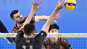 프로배구 OK저축은행, 선두 현대캐피탈 꺾고 4위 도약