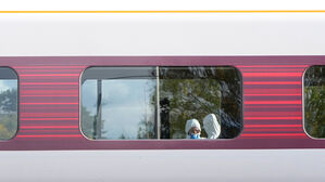 영국 경찰 "기차 흉기 난동, 테러 아냐"…용의자, 30대 영국 남성