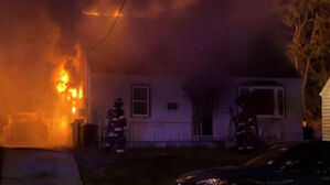 "핼러윈 파티인 줄" 집 앞 잔디밭서 "살려달라"…일가족 사망 