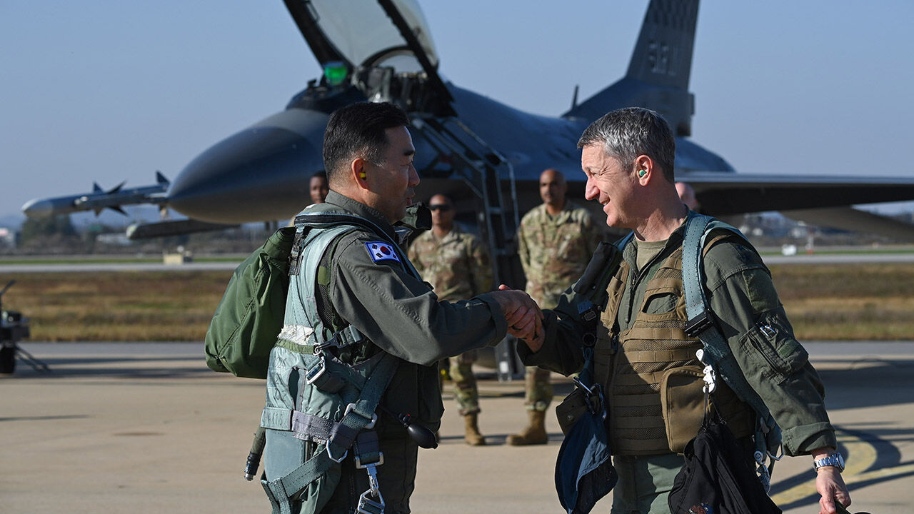 조종사 출신 한미 합참의장…전투기 타고 첫 연합 지휘비행