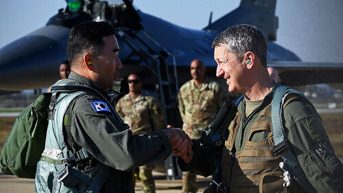 한미 합참의장, 전투기 타고 연합 편대비행 지휘