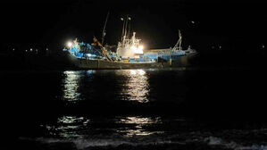 제주 협재포구 인근 바다에 어선 좌초…승선원 10명 모두 구조