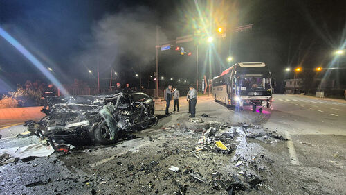 공주 교차로서 통근버스·승용차 충돌…2명 사상