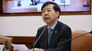 구윤철 "석유화학 사업재편 부진…골든타임 허비 말라" 경고