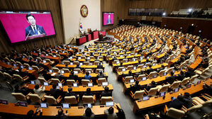 이 대통령 "국방 외부의존은 자존심 문제…남북대화 대승적 노력"