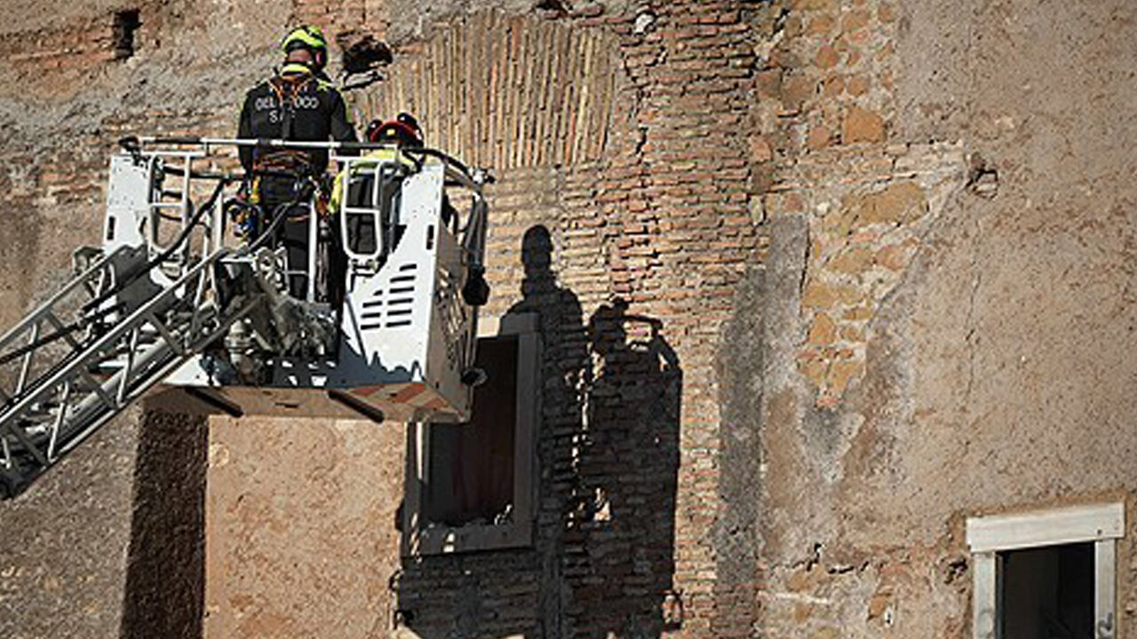 구조작업중인 소방당국
