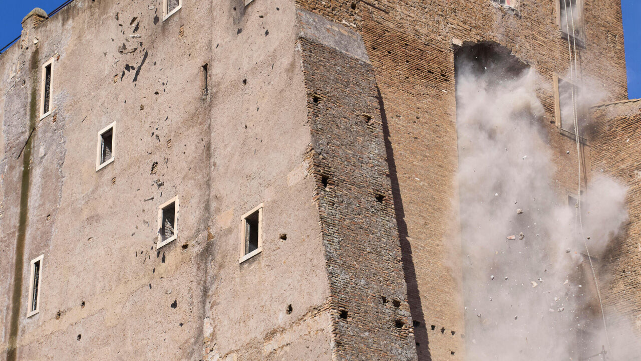 14세기부터 서있던 로마 콘티탑, 보수 공사 중 내부 붕괴