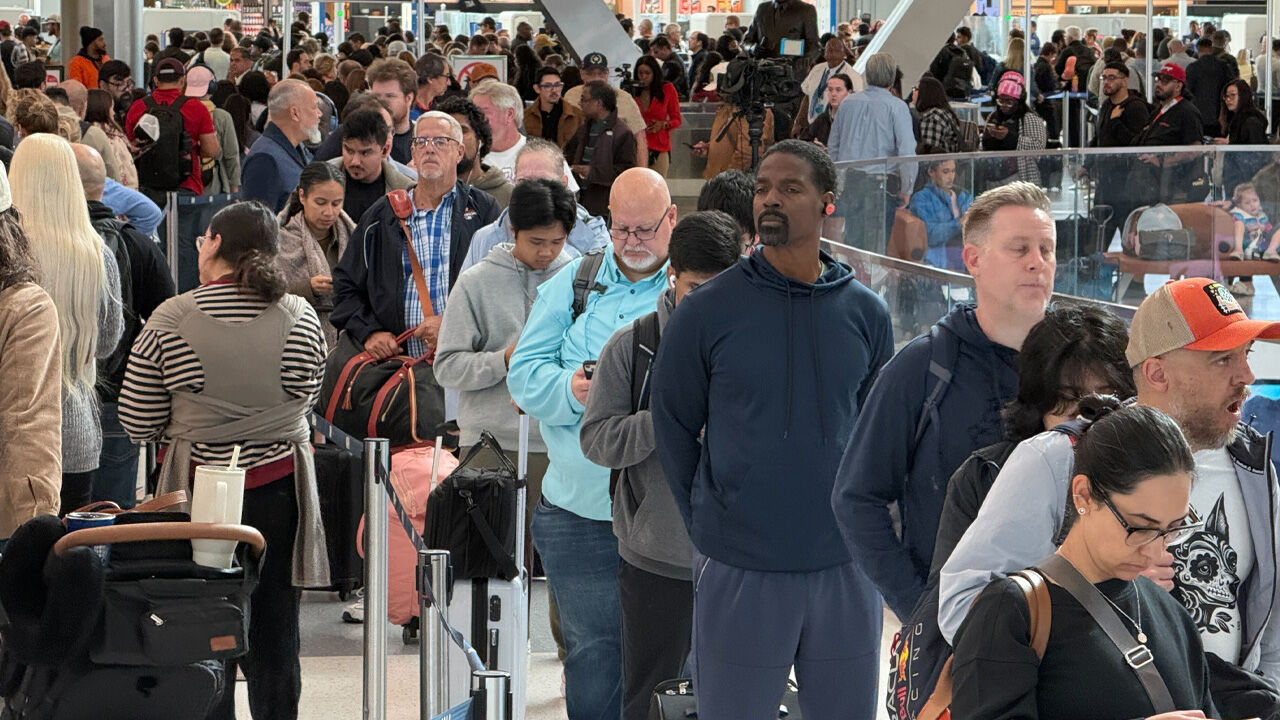 셧다운에 미 공항 마비우려↑…교통장관 "전 공역 닫아야 할 수도"