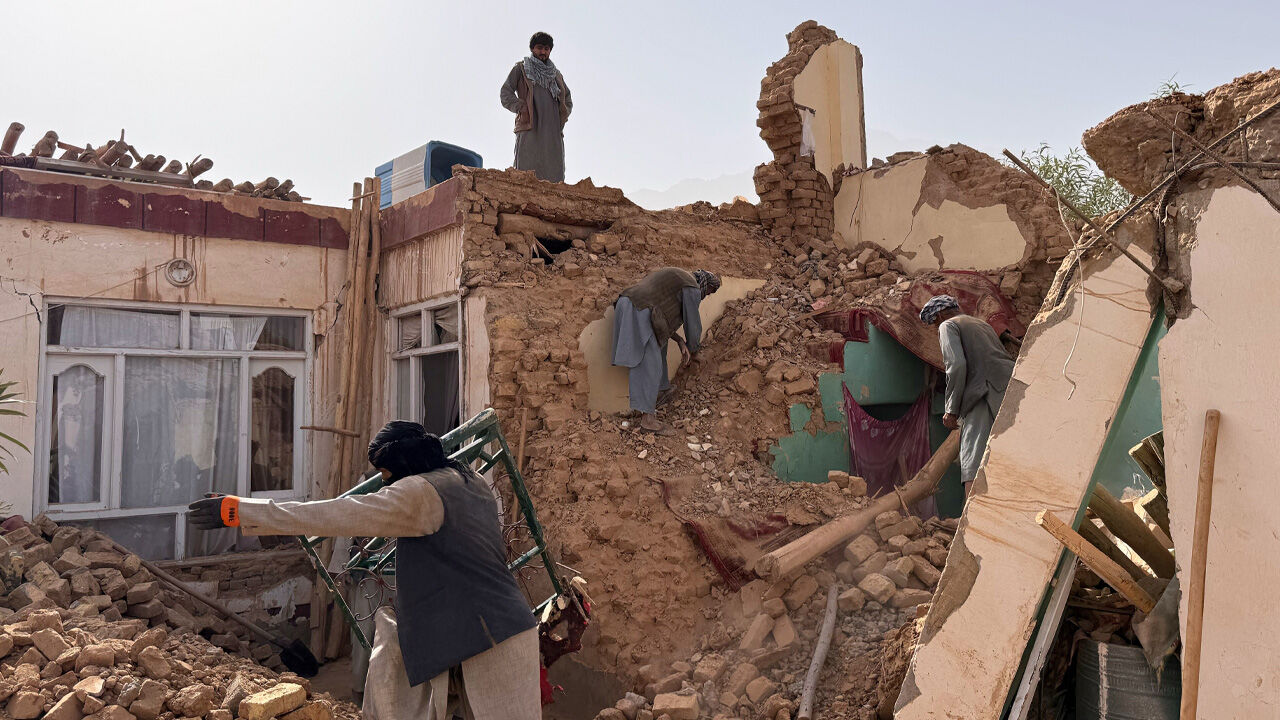 아프간 규모 6.3 강진…최소 20명 사망·500여 명 부상