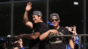 다저스 WS 우승 카퍼레이드…"3연패 도전하겠다"