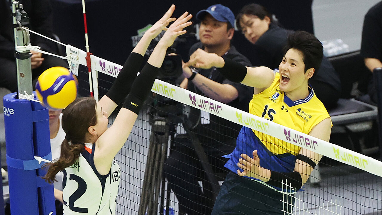 현대건설, '김희진 더비' 승리…1위로 도약