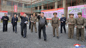 김정은, 학용품 공장 등 시찰…공사 지연 질책