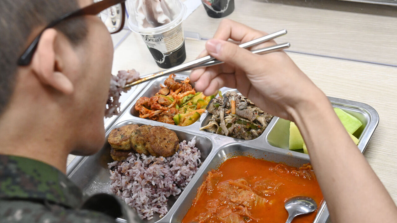 또 군부대 '집단 식중독' 의심 사례 발생…'뒷북 신고' 논란