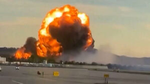 불붙은 채 이륙하다 '펑'…세계 최대 물류 허브서 추락