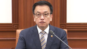 최상목, 한덕수 재판 증인 불출석…"연락 불능"