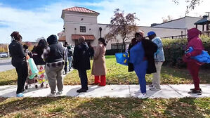 역대 최장 기록 '셧다운'…푸드뱅크에 해고 공무원 긴 줄