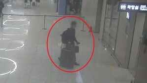 휴가 낸 현역 해군, 몰래 태국 갔다…들여온 물건에 발칵