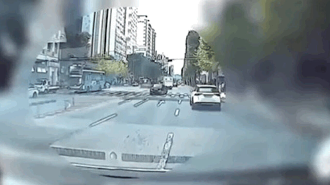 벤츠 몰다 딱 걸린 41억원대 사기 수배자…3km 도심 추격전