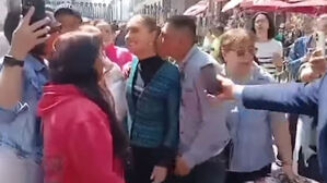 목덜미 입맞춤, 손으로 만지작…"당선 전에도 당했다"