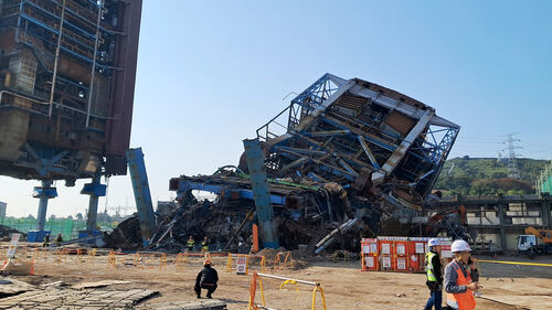 6일 오후 울산 남구 용잠동 한국동서발전 울산발전본부에서 대형 구조물이 무너져 있다. (사진=울산소방본부 제공, 연합뉴스)