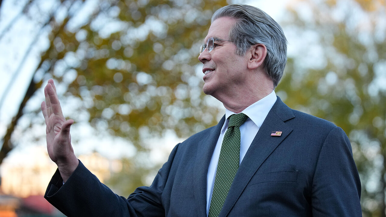 미 재무 "대법원 관세 소송 결과 낙관"…"보수 대법관 분열 감지"