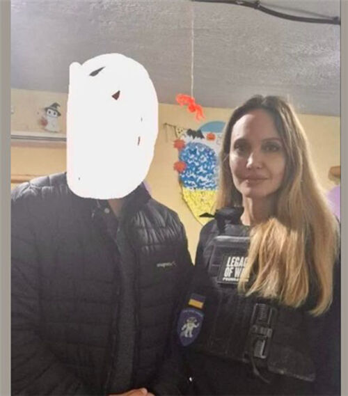 우크라이나 헤르손 방문한 앤젤리나 졸리 (사진=비탈리 보흐다노프 페이스북 캡처, 연합뉴스)