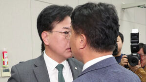 '김현지 불출석' 놓고 충돌…'배치기' 몸싸움까지