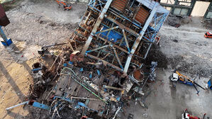 60m 보일러 타워 붕괴…매몰 7명 밤샘 수색