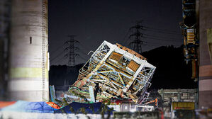 붕괴 현장 밤샘 수색…매몰자 1명 사망