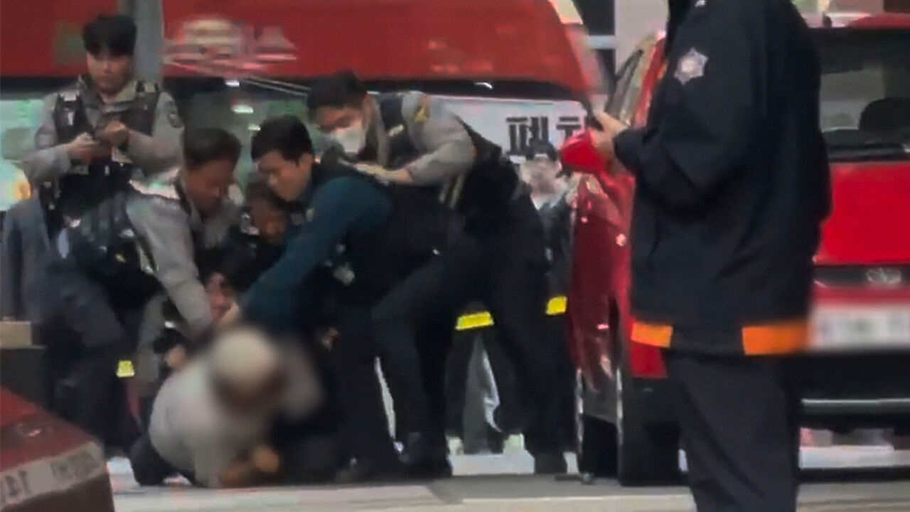 강남 보험사 빌딩 앞 인화물질 뿌리고 방화 위협한 남성 체포