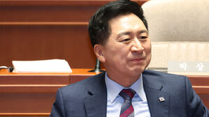 김기현 "아내가 김건희에게 클러치백 선물…사회적 예의 차원"