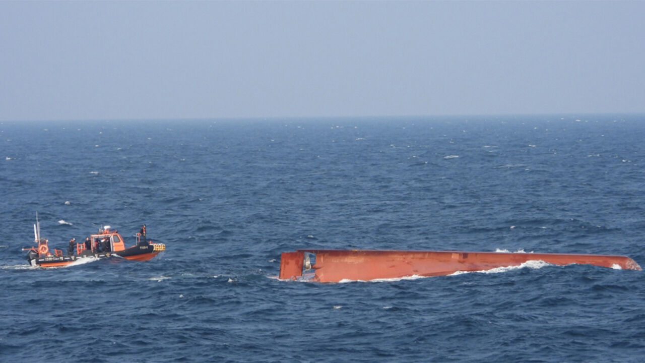 서해 공해상서 중국어선 전복…3명 실종·2명 심정지 구조