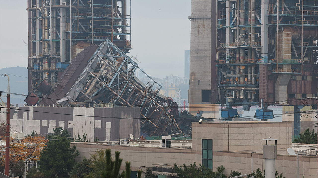 소방당국, 울산화력 붕괴 현장서 시신 1구 추가 수습