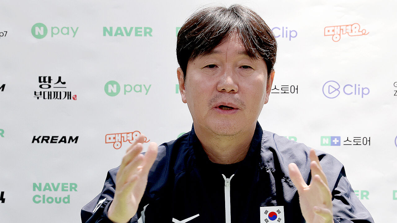 '케이크와 꽃다발' 받은 류지현 감독 "첫 승 이벤트 고마워"