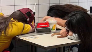 밤되면 떼로 몰려와 점령…"중국 문화" 현지인은 눈살